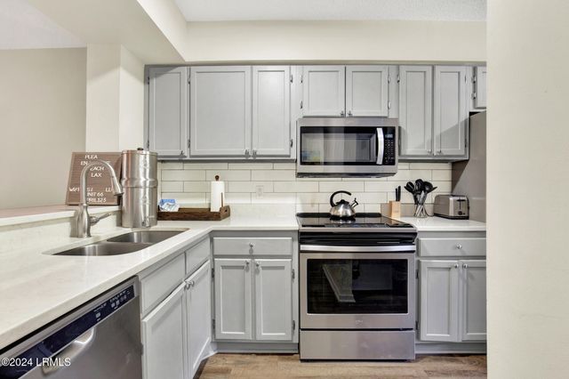 36 Deallyon Ave Apt 66, Hilton Head Island, SC 29928