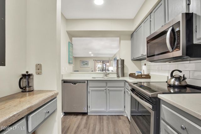 36 Deallyon Ave Apt 66, Hilton Head Island, SC 29928