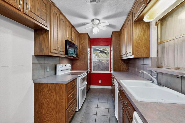 157 SE Tarrant Avenue, Burleson, TX 76028