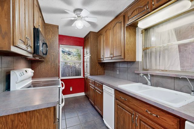 157 SE Tarrant Avenue, Burleson, TX 76028