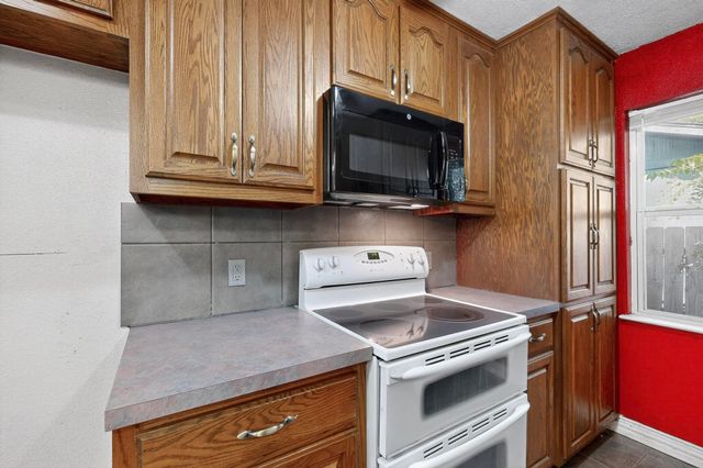 157 SE Tarrant Avenue, Burleson, TX 76028