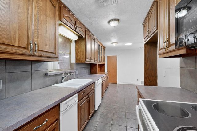 157 SE Tarrant Avenue, Burleson, TX 76028