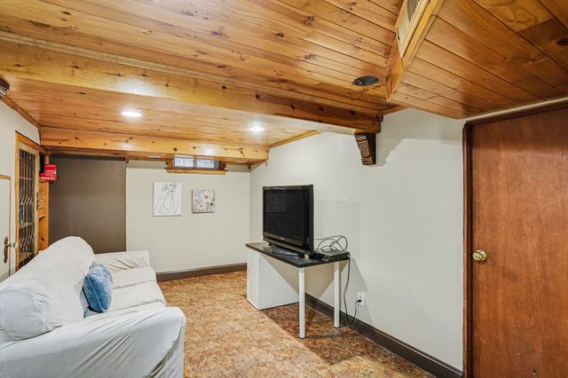 1132 Theresa Drive, Schererville, IN 46375