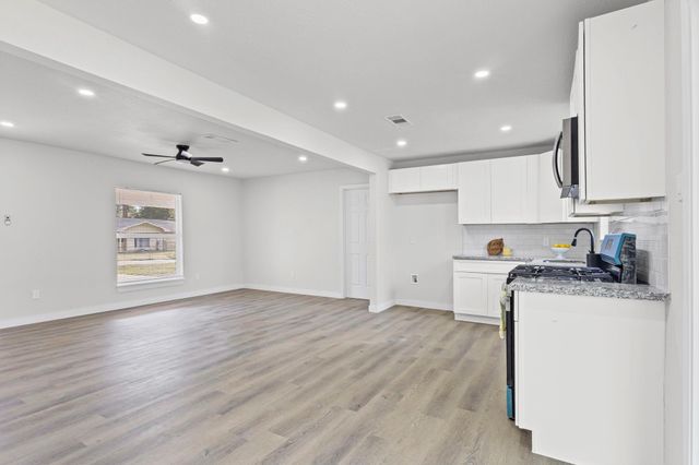 370 W Bolivar Street, Vidor, TX 77662