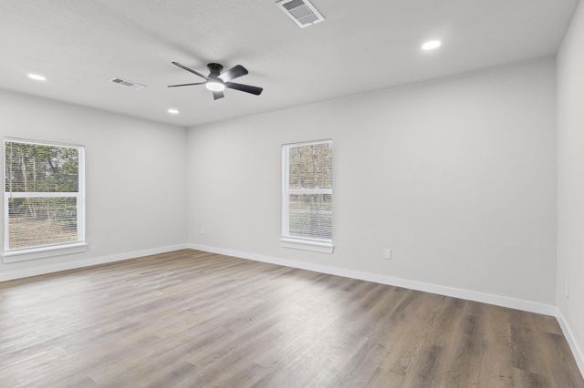 370 W Bolivar Street, Vidor, TX 77662