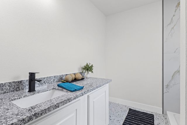 370 W Bolivar Street, Vidor, TX 77662