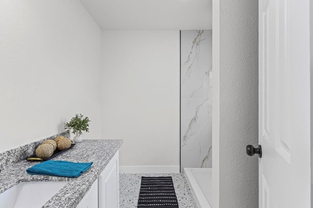 370 W Bolivar Street, Vidor, TX 77662