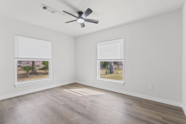 370 W Bolivar Street, Vidor, TX 77662