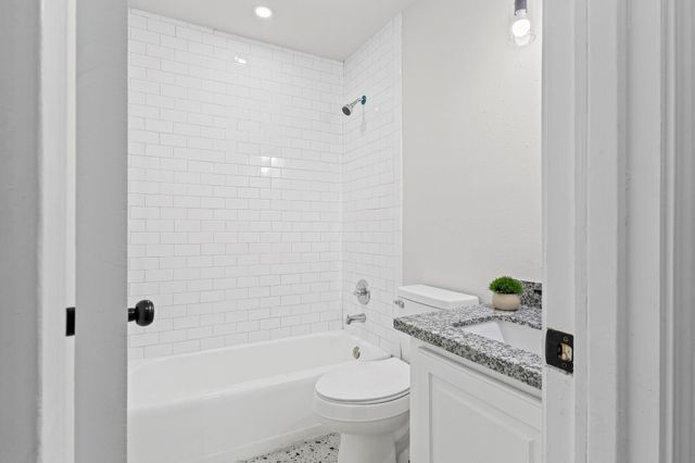 370 W Bolivar Street, Vidor, TX 77662