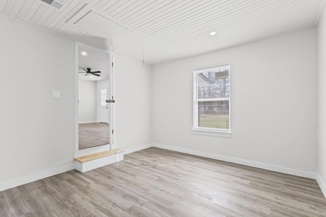 370 W Bolivar Street, Vidor, TX 77662