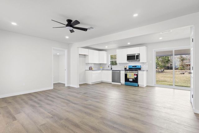 370 W Bolivar Street, Vidor, TX 77662