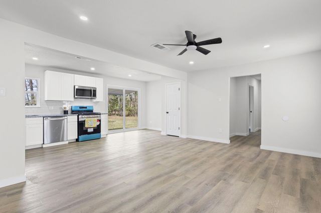 370 W Bolivar Street, Vidor, TX 77662