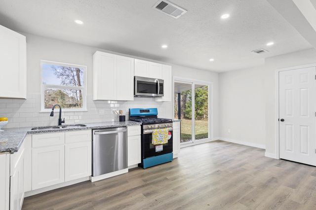 370 W Bolivar Street, Vidor, TX 77662