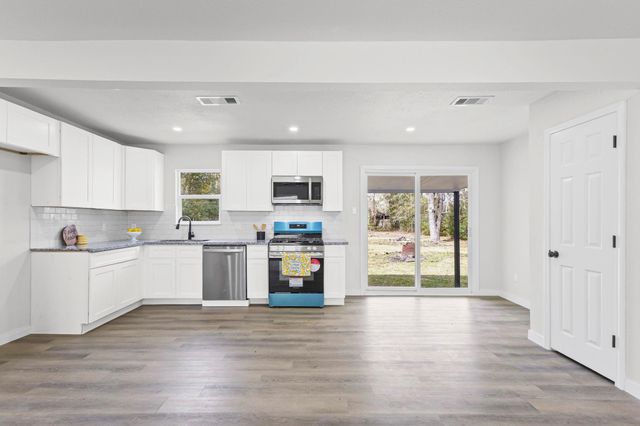 370 W Bolivar Street, Vidor, TX 77662