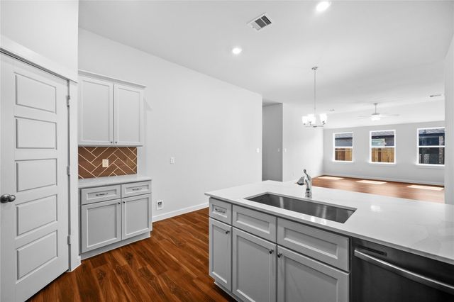 135 Road 51030, Cleveland, TX 77327