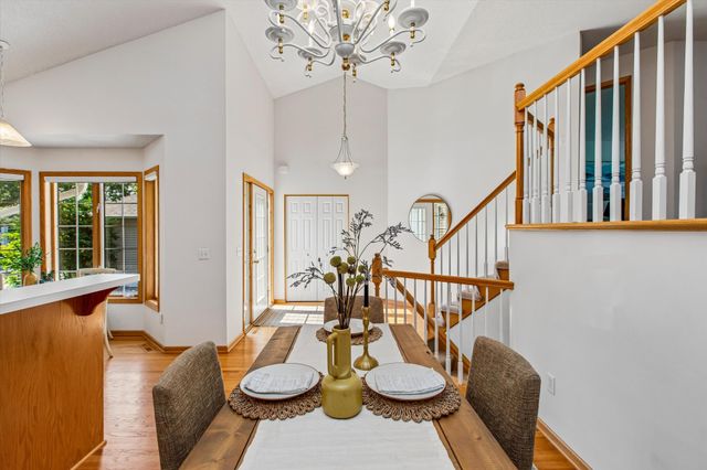 808 Winterberry Drive, Woodbury, MN 55125