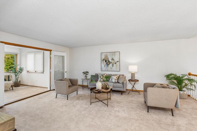 808 Winterberry Drive, Woodbury, MN 55125