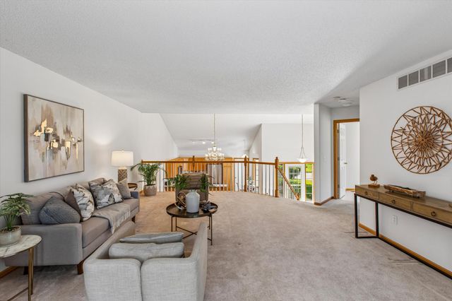 808 Winterberry Drive, Woodbury, MN 55125