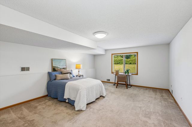 808 Winterberry Drive, Woodbury, MN 55125