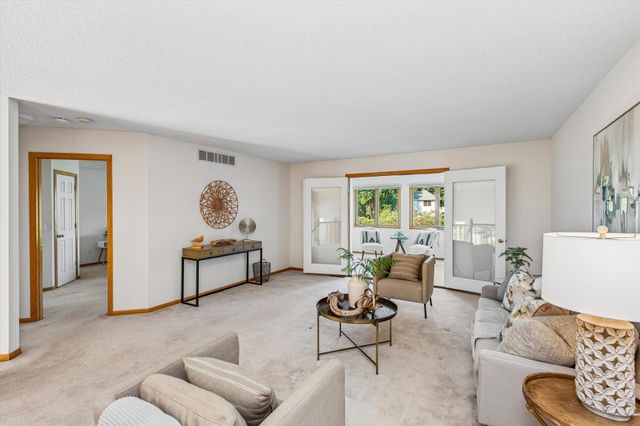 808 Winterberry Drive, Woodbury, MN 55125
