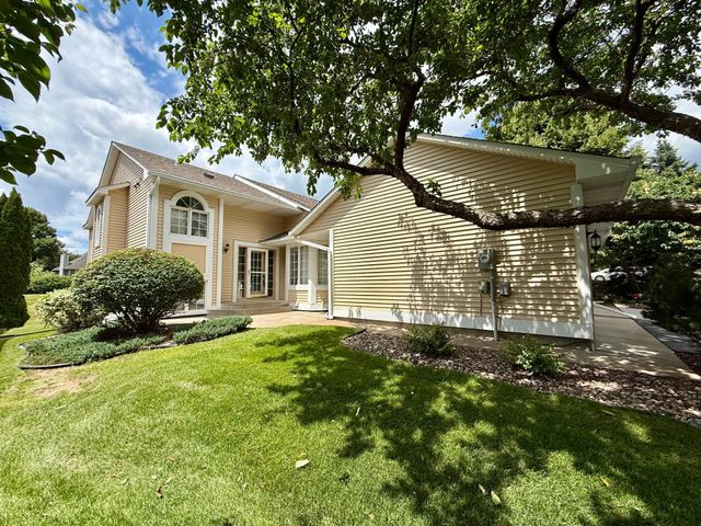808 Winterberry Drive, Woodbury, MN 55125