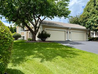 808 Winterberry Drive, Woodbury, MN 55125