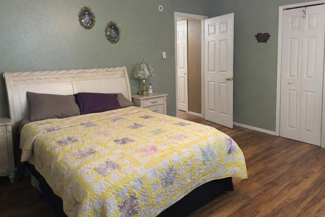 1704 S Walnut ST, Georgetown, TX 78626