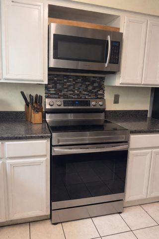 1704 S Walnut ST, Georgetown, TX 78626