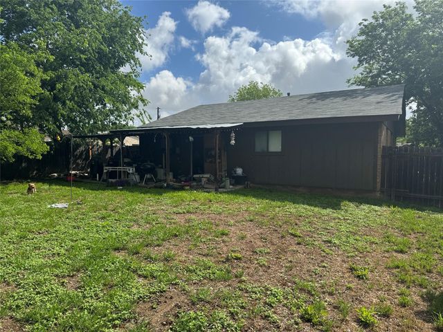 1704 S Walnut ST, Georgetown, TX 78626