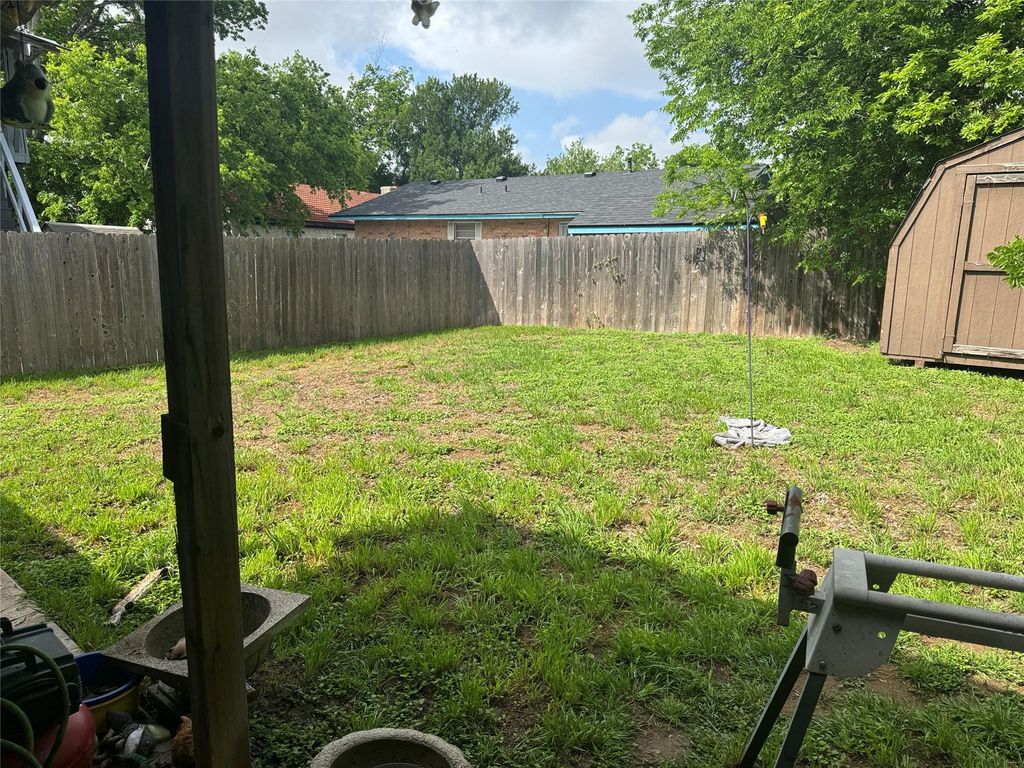 1704 S Walnut ST, Georgetown, TX 78626