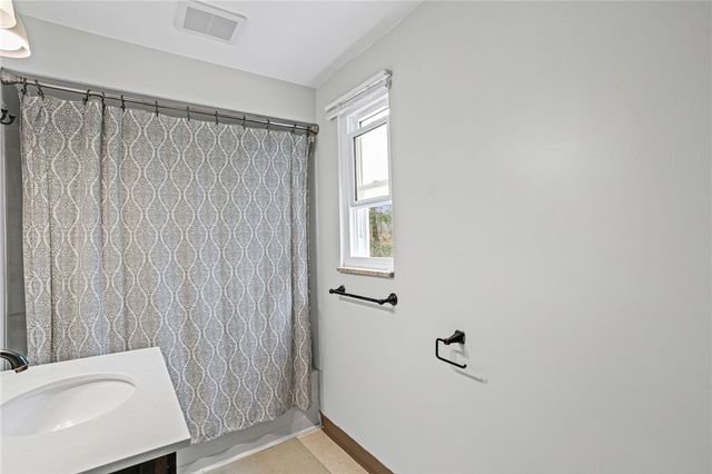 7971 Marmion Dr, Ross Twp, PA 15237