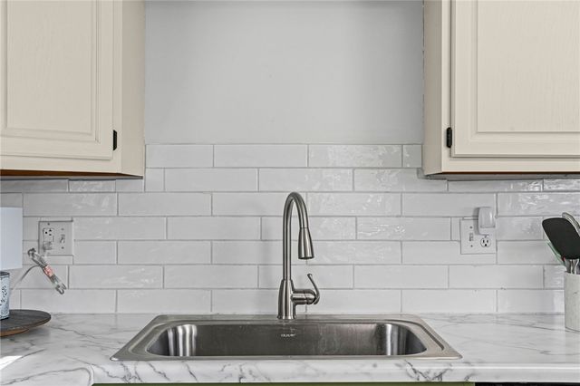 7971 Marmion Dr, Ross Twp, PA 15237