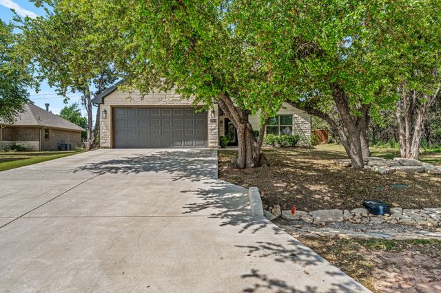 5004 Moss Rock Trail, Granbury, TX 76048
