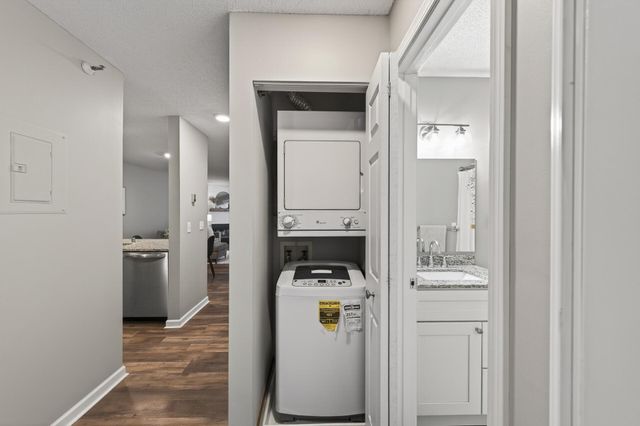 7606 York Avenue S 7107, Edina, MN 55435