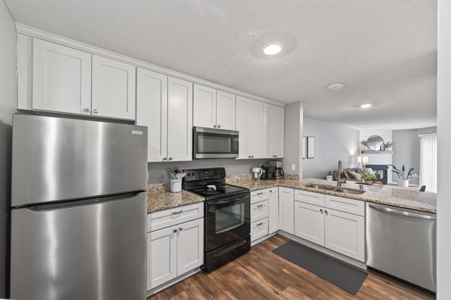 7606 York Avenue S 7107, Edina, MN 55435