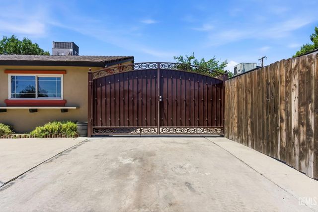 2417 Oriole Street, Bakersfield, CA 93309