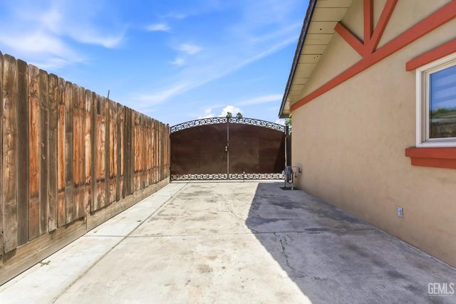 2417 Oriole Street, Bakersfield, CA 93309