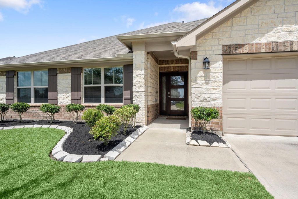 10203 Whitney Reach Drive, Rosharon, TX 77583