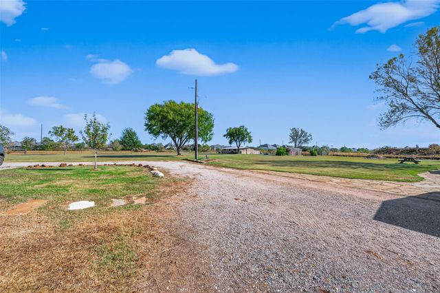 32445 Knebel Road, Waller, TX 77484