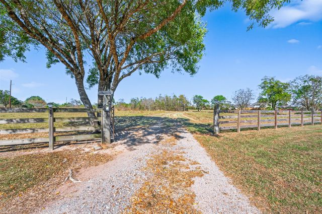 32445 Knebel Road, Waller, TX 77484