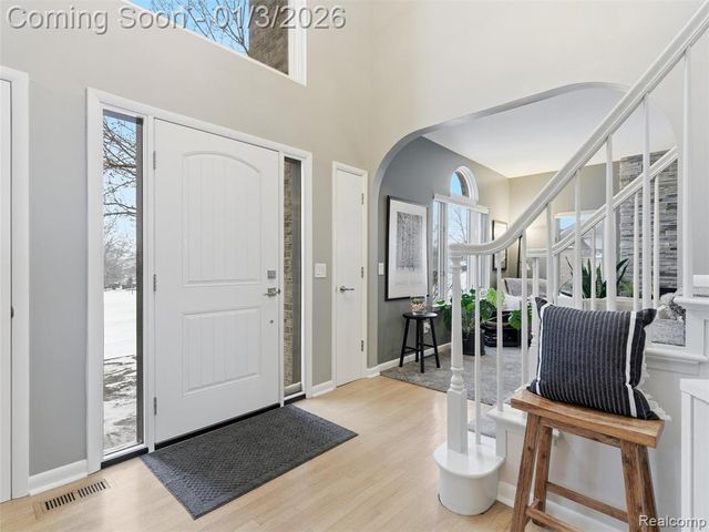 8153 Sashabaw Ridge Drive, Clarkston, MI 48348