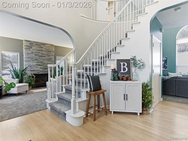 8153 Sashabaw Ridge Drive, Clarkston, MI 48348