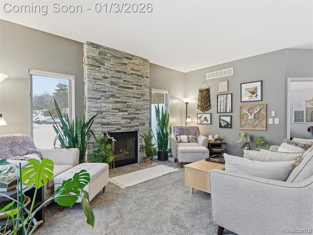 8153 Sashabaw Ridge Drive, Clarkston, MI 48348