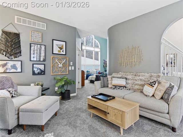 8153 Sashabaw Ridge Drive, Clarkston, MI 48348