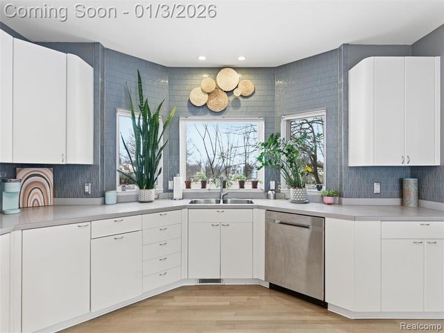 8153 Sashabaw Ridge Drive, Clarkston, MI 48348