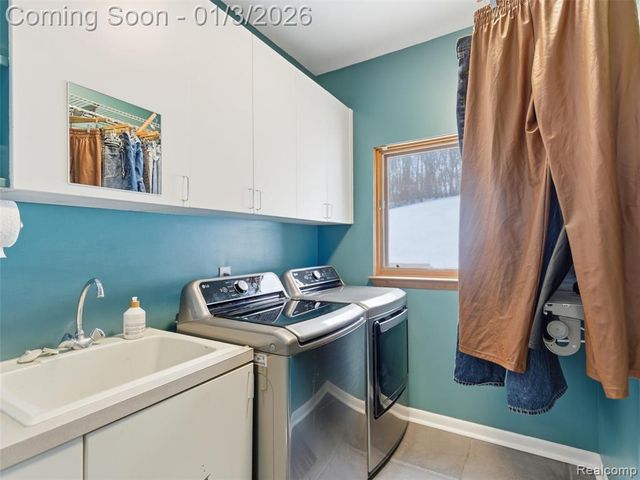 8153 Sashabaw Ridge Drive, Clarkston, MI 48348