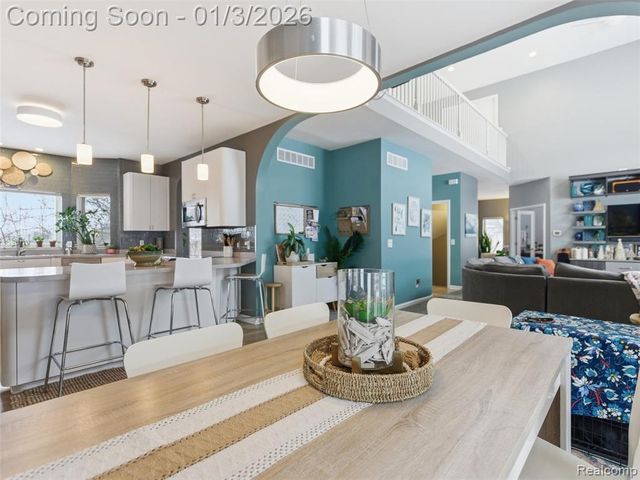 8153 Sashabaw Ridge Drive, Clarkston, MI 48348