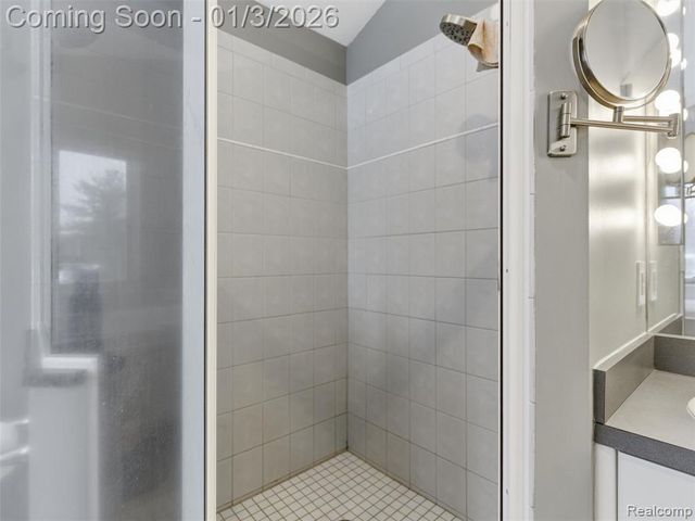 8153 Sashabaw Ridge Drive, Clarkston, MI 48348