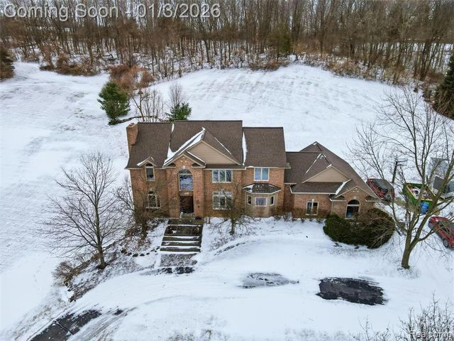 8153 Sashabaw Ridge Drive, Clarkston, MI 48348