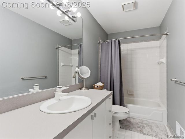 8153 Sashabaw Ridge Drive, Clarkston, MI 48348